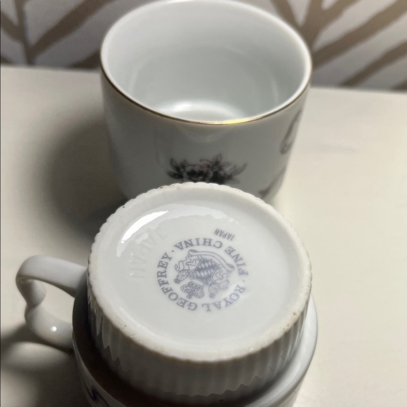 Chic White and Gold Bow Tea Set - Picture 7 of 8